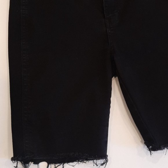 ⏬ Free People So Chic Shorts Womens Size 30 Clean Black Bermuda Denim Raw Hem - Picture 10 of 16